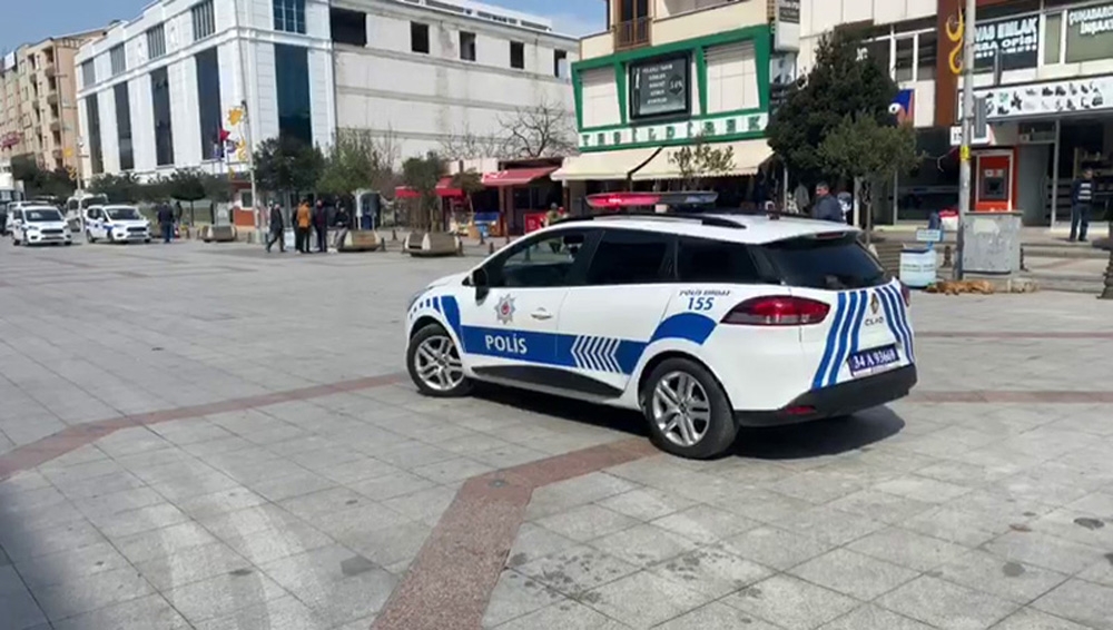 Polisten megafonla çağrı: ’Evde kalın’