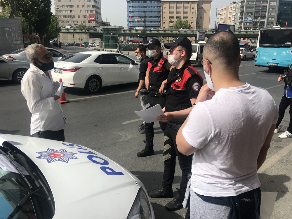 Polisten taksiciyi şoke eden cevap: “Bu hastalık boşluğa gelmez”