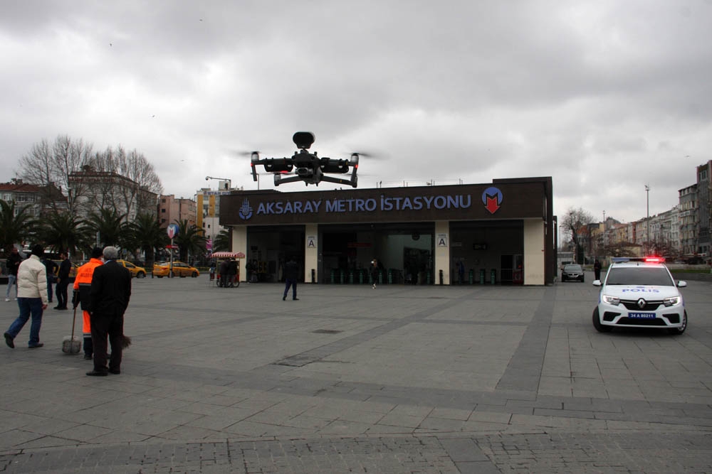 Polisten vatandaşlara drone ile 