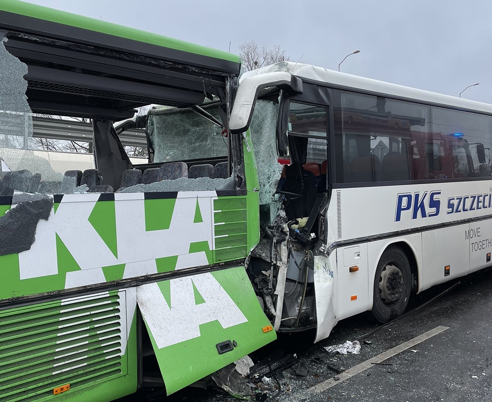 Polonya’da askerleri taşıyan otobüsler kaza yaptı: 22 yaralı