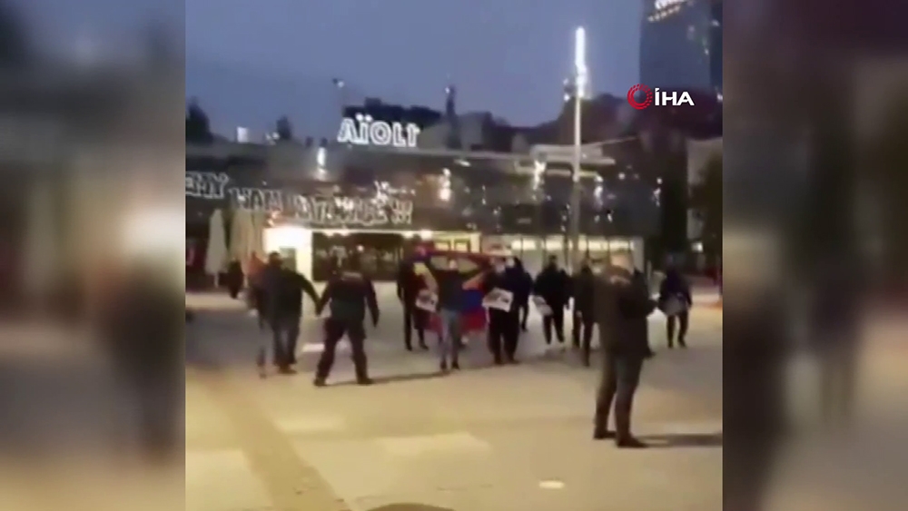 Polonya’da Azerbaycanlıların gösterisine Ermenilerden müdahale