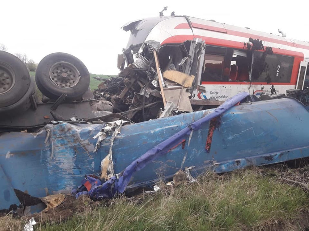 Polonya’da tren kazası: 2’si ağır 14 yaralı
