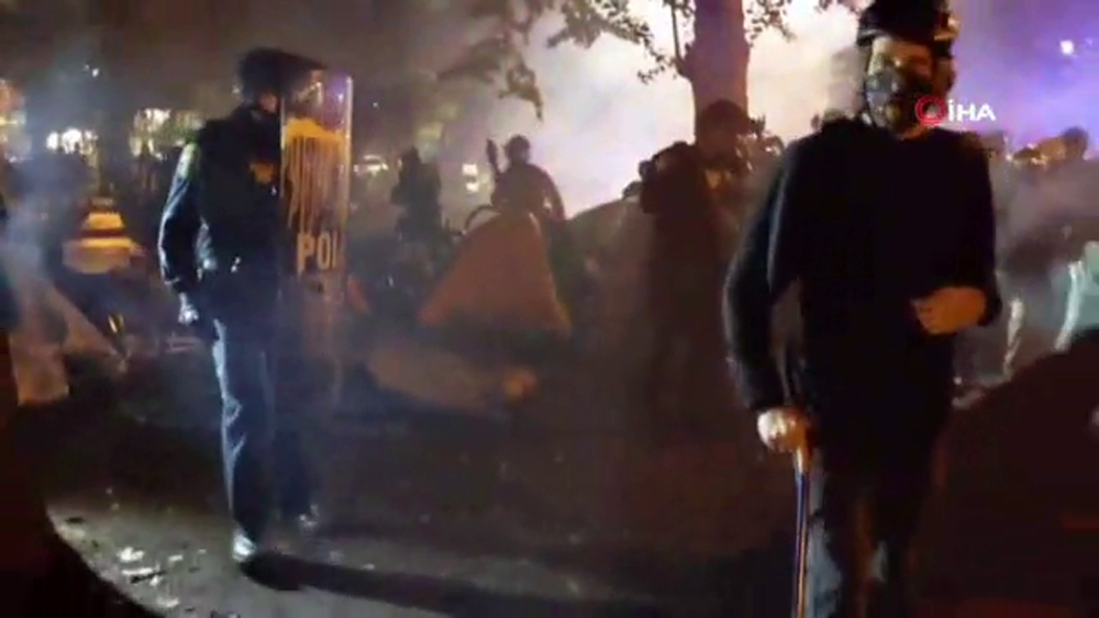 Portland’da Taylor protestosunda polise molotof kokteyli atıldı