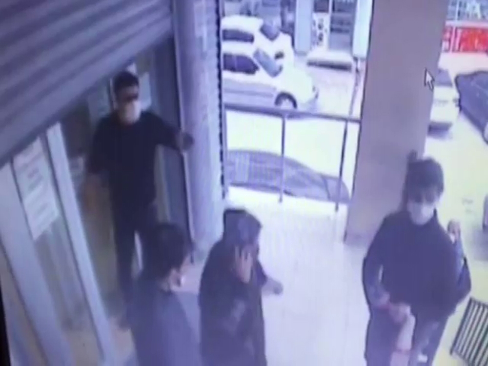 PTT çalışanlarına kargo dayağı kamerada