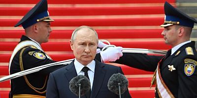 Putin orduya hitap etti: İç savaş yaşanmasını önlediniz!