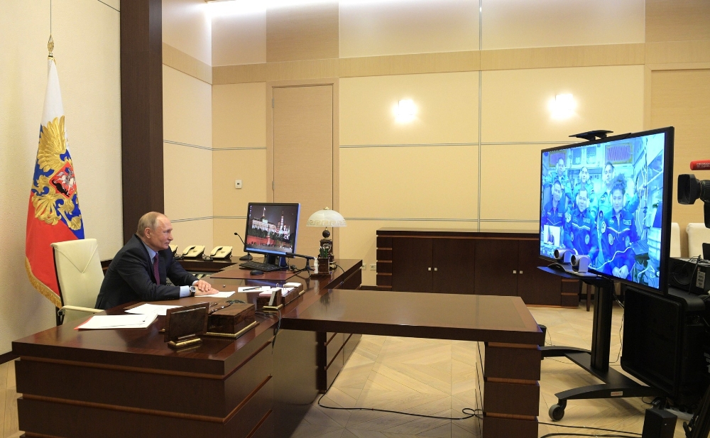 Putin, uzaydaki kozmonotlarla canlı bağlantı ile görüştü