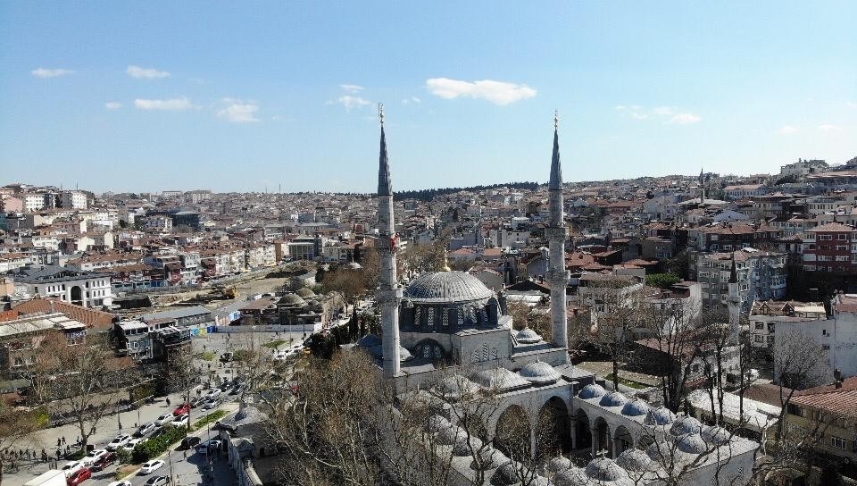 Ramazan ayı için Vahide Sultan Camii’nde mahyalar hazırlanmaya başlandı