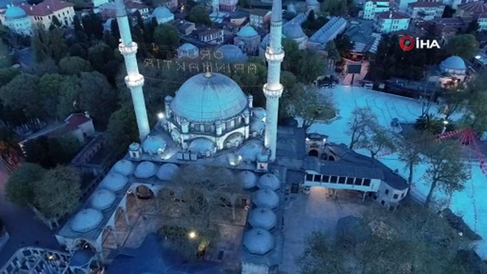 Ramazan’ın ilk iftarında Eyüpsultan Camii boş kaldı