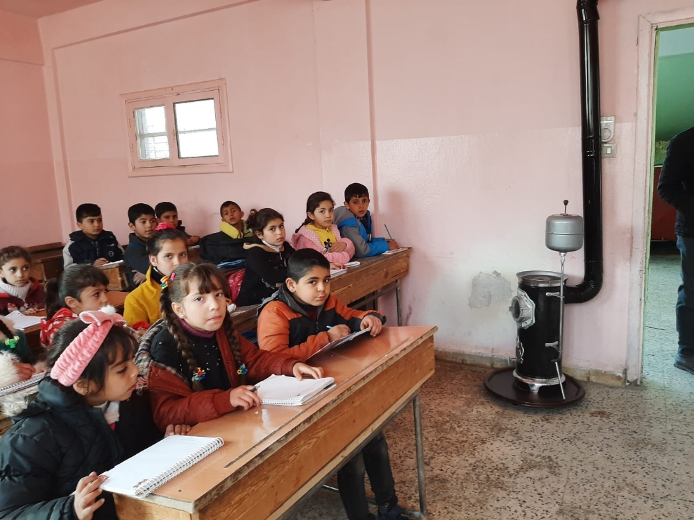 Rasulayn’da ders başı yapan öğrenciler, okullara dağıtılan sobalarla ısındı