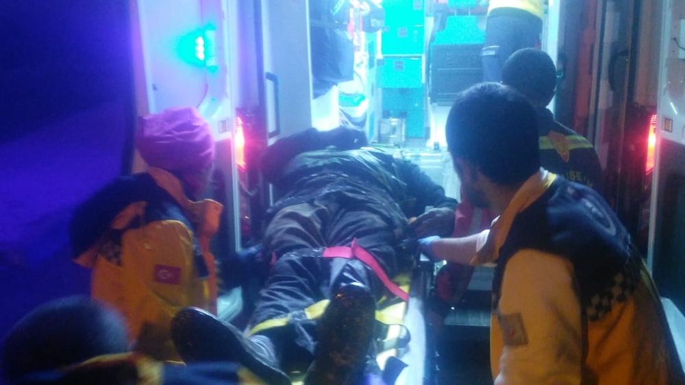 Raydan Çıkan Tren Çekicisi Devrildi: 3 Yaralı