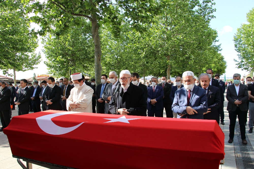 Refah Partisi eski Genel Başkanı Ahmet Tekdal son yolculuğuna uğurlandı