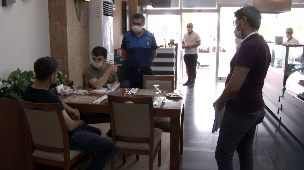 Restoran ve kafeteryalara sosyal mesafe denetimi