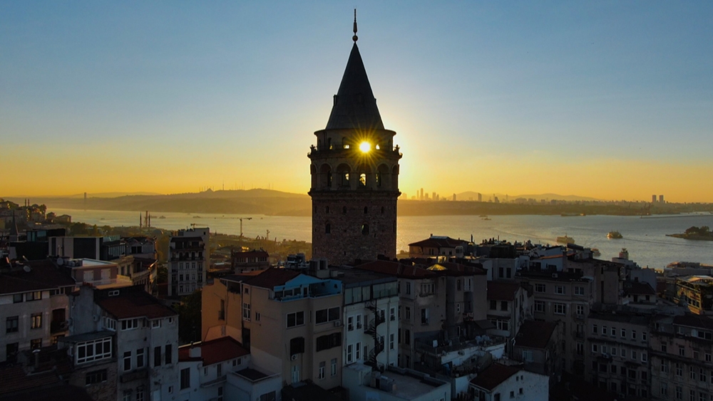 Restore edilen Galata Kulesi’nde eşsiz gün doğumu