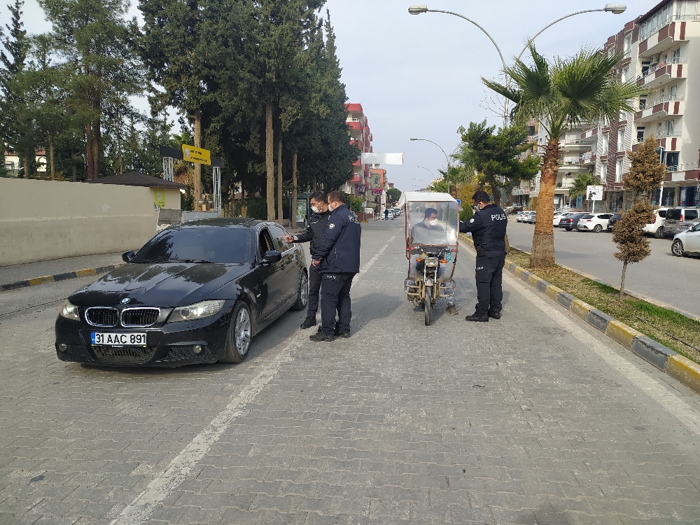 Reyhanlı’da sokağa çıkma kısıtlaması ile birlikte denetimler devam ediyor