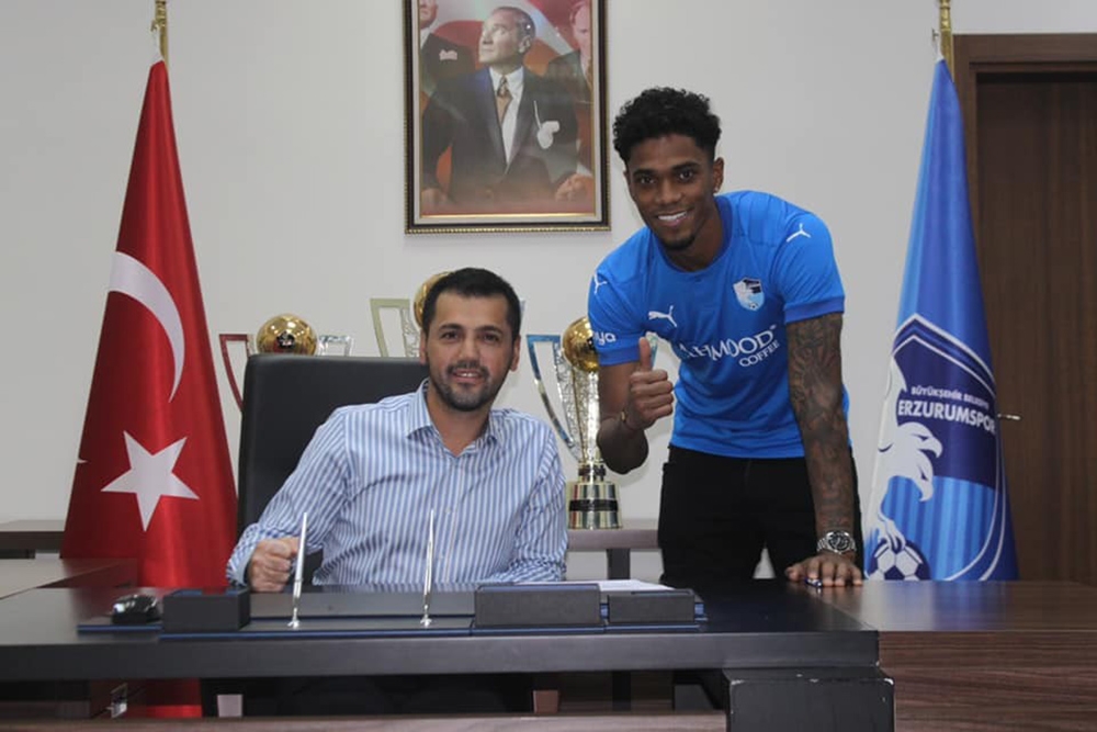Ricardo Gomez, imzayı attı