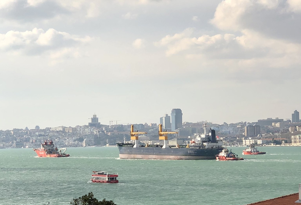 Riva’da karaya oturan gemi Ahırkapı’ya çekildi