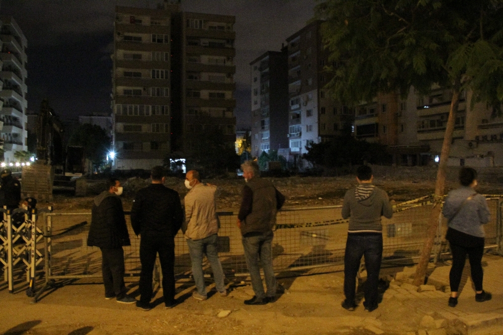 Rıza Bey Apartmanı’nın enkazı kaldırıldı, geriye acılar kaldı