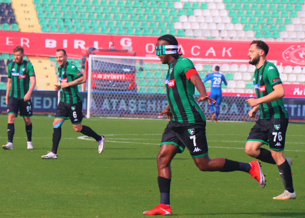 Rodallega özel maskeyle sahaya çıktı
