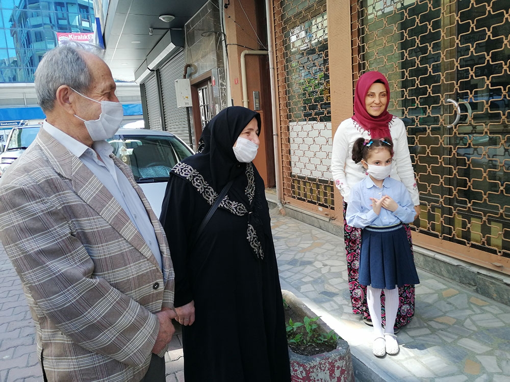Roller değişti, bu bayram dedeler ve nineler torunlara gitti