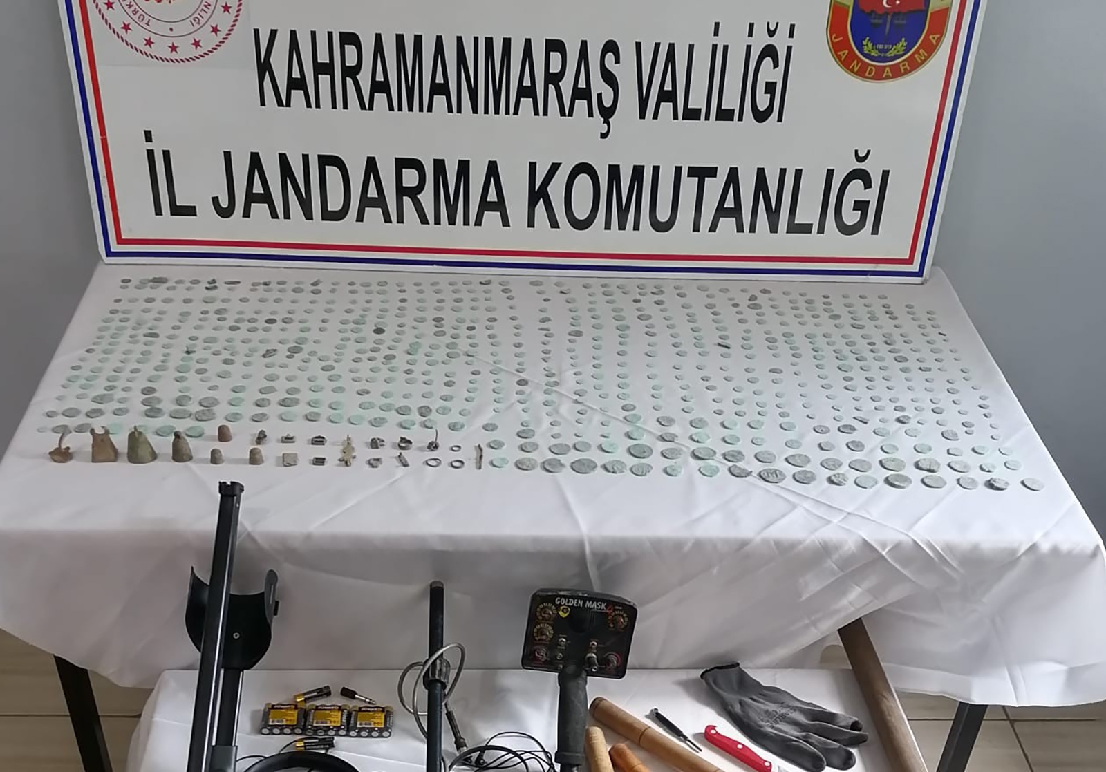 Roma ve Bizans dönemine ait sikkeleri satmak isterken yakalandılar