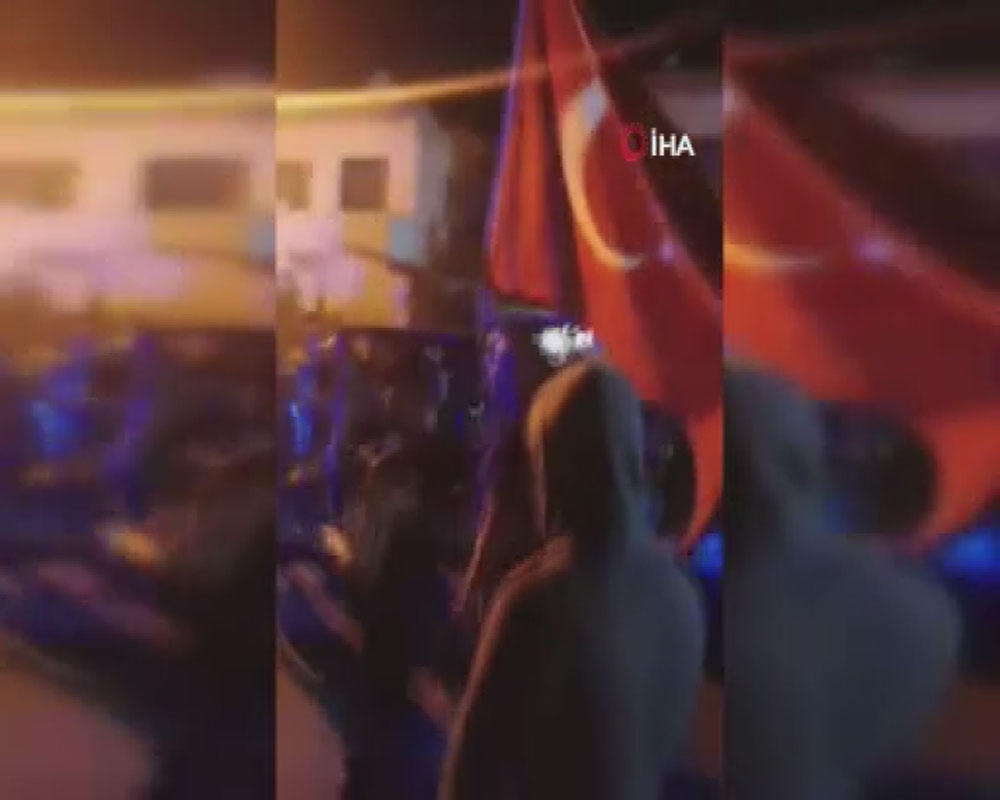 Rumlar Türk tarafına yürüdü, olayı duyan Kıbrıs Türk halkı bölgeye akın etti