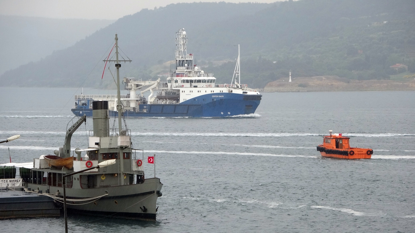 Rus askeri römorkörü ‘Sergey Balk’ Çanakkale Boğazı’ndan geçti