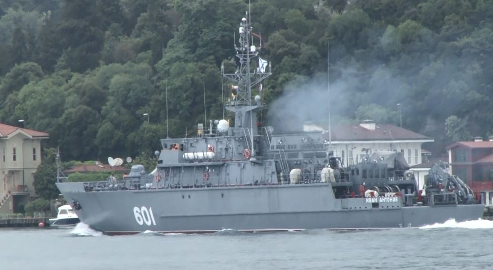 Rus Donanmasına ait mayın tarama gemisi İstanbul Boğazı’ndan geçti
