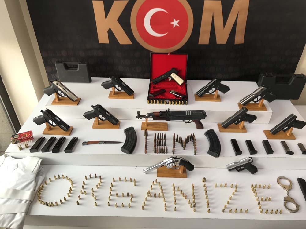 Rus mafyasına mensup 17 kişi adliyeye sevk edildi