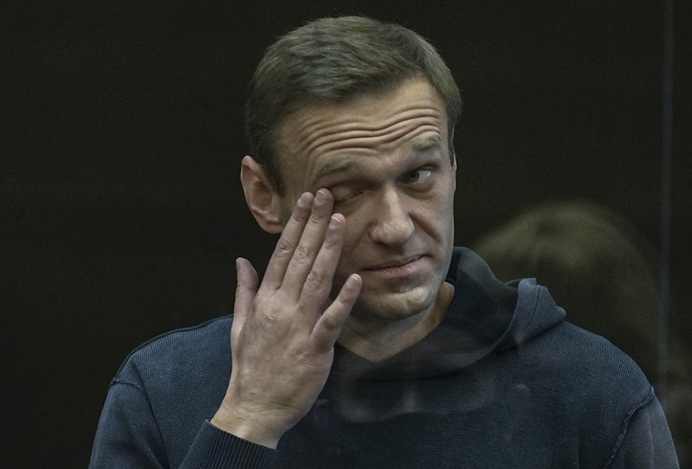Rus muhalif lider Navalny duruşmada, destekçileri gözaltında