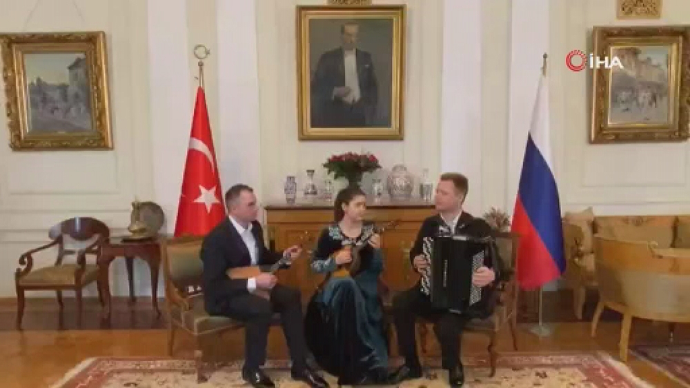 Rus müzisyenlerden İstiklal Marşı