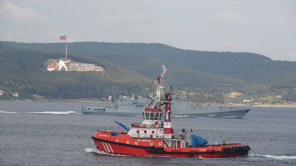 Rus savaş gemisi ’Admiral Grigorovich’ Çanakkale Boğazı’ndan geçti