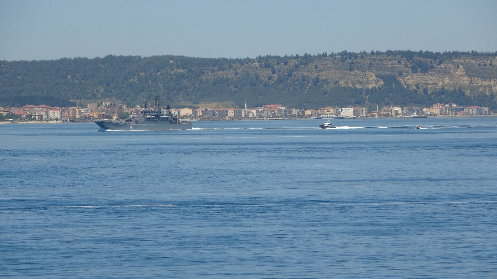 Rus savaş gemisi ‘Alexander Otrakovsky’ Çanakkale Boğazı’ndan geçti