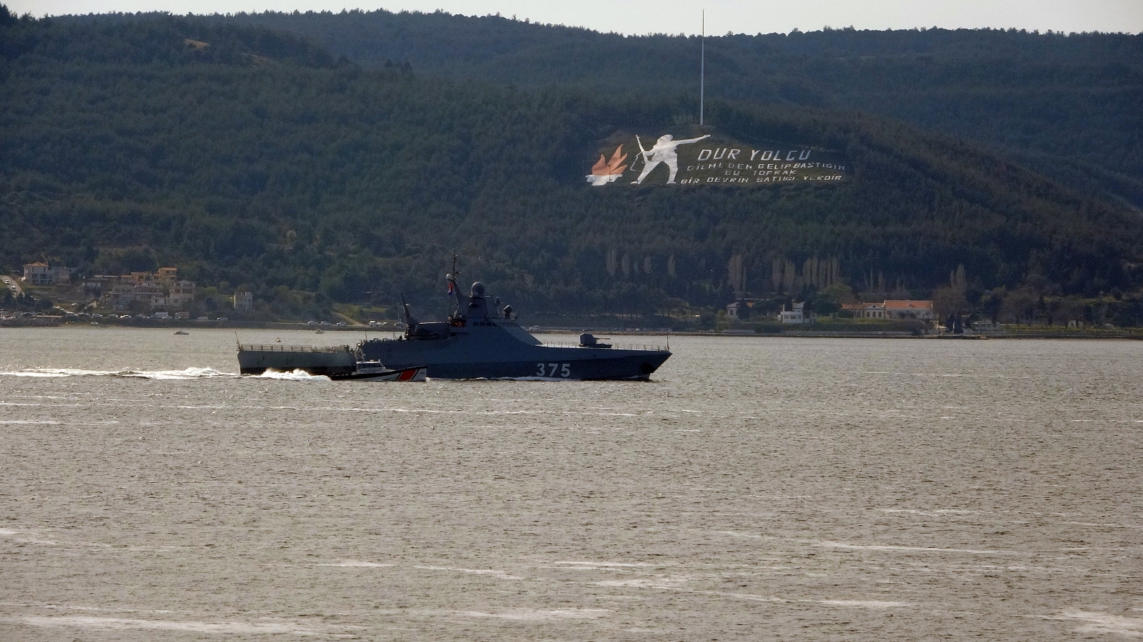 Rus savaş gemisi ‘Dmitry Rogachev’ Çanakkale Boğazı’ndan geçti