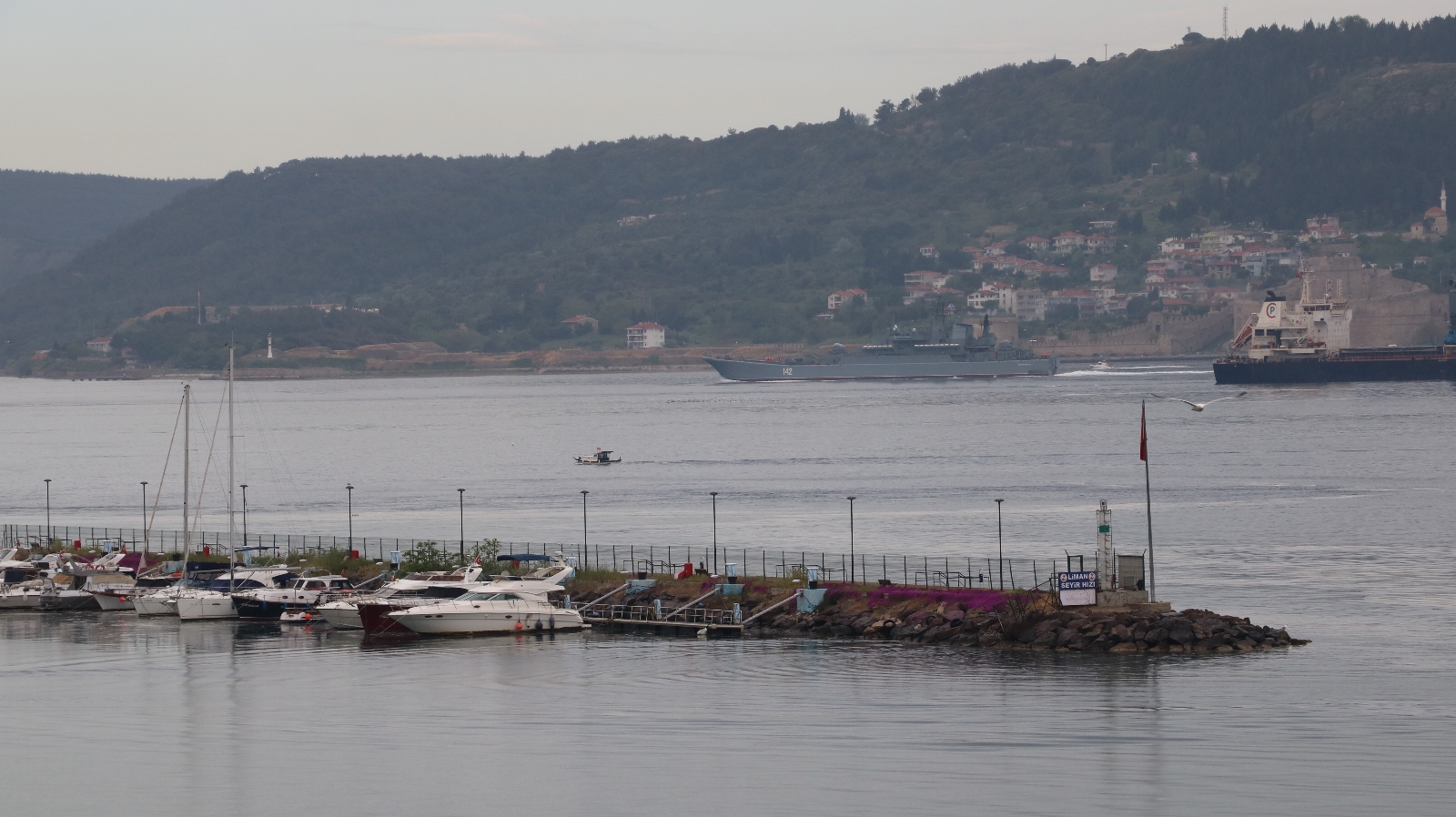 Rus savaş gemisi ’Novocherkassk’ Çanakkale Boğazı’ndan geçti