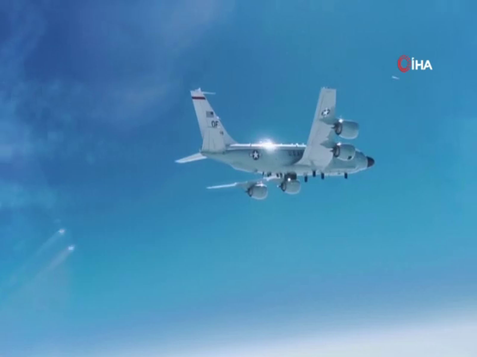 Rus savaş uçağı, ABD keşif uçağını engelledi