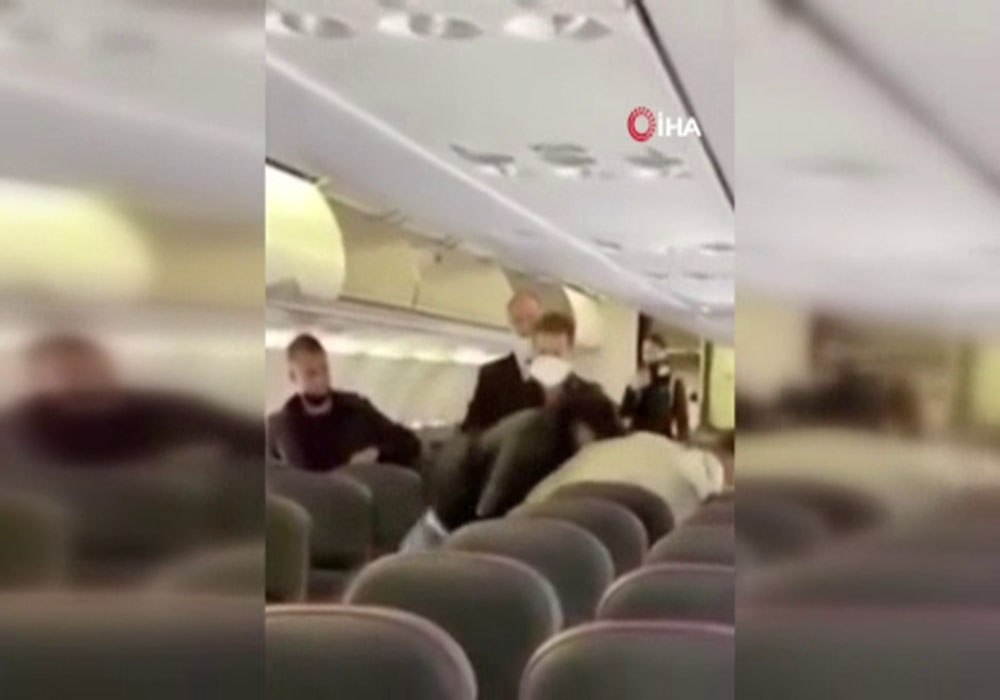 Rus yolcu uçağında sosyal mesafe kavgası