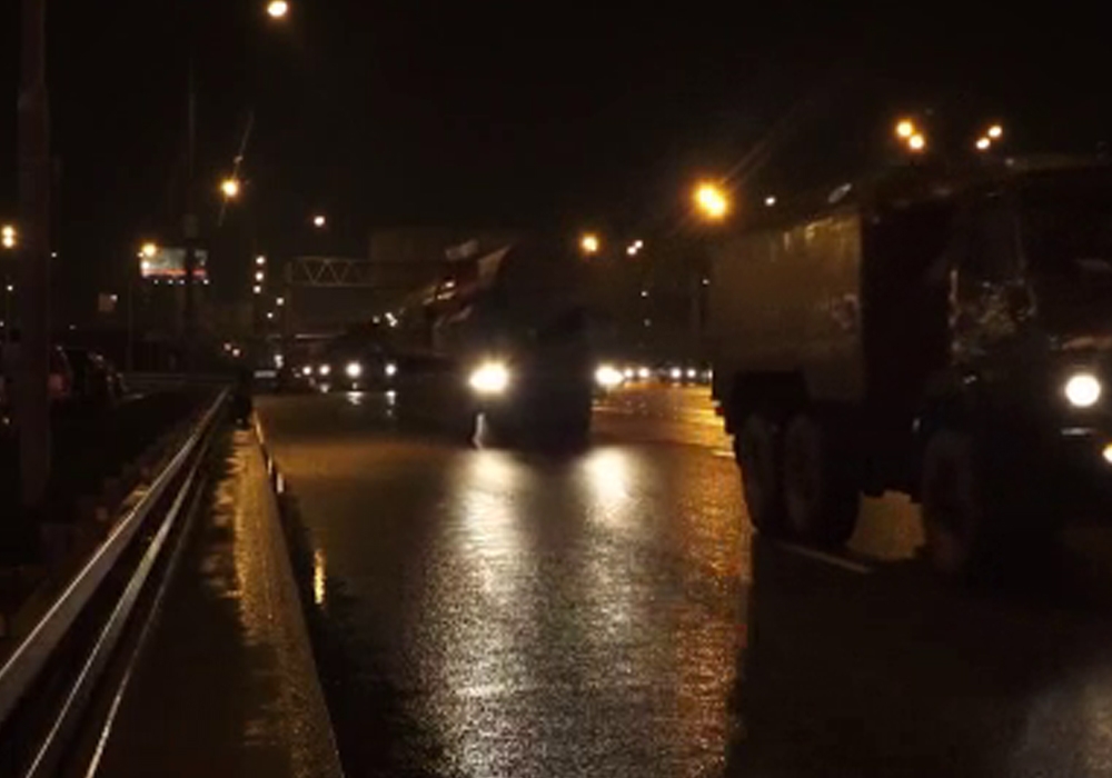 Rusya kıtalararası Yars Balistik Füzesi’ni otoyolda yürüttü