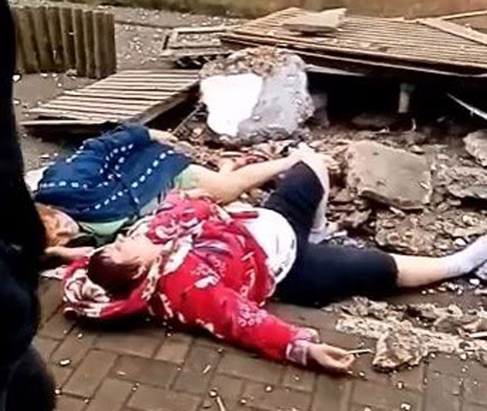 Rusya’da çöken balkon yoldan geçenlerin üzerine düştü