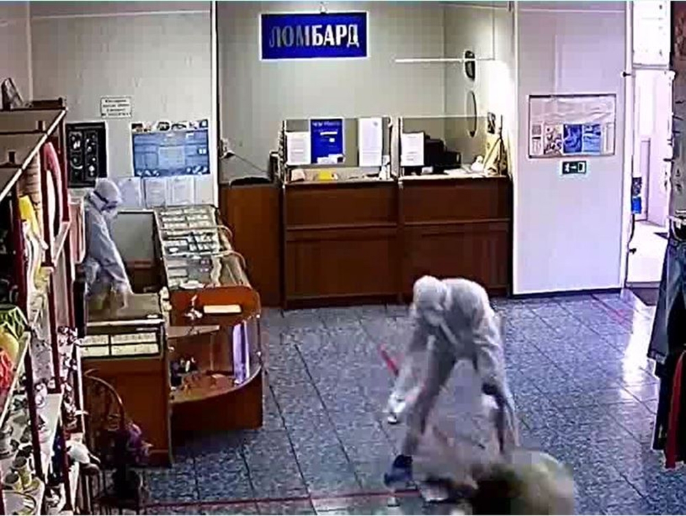 Rusya’da Covid-19 koruyucu ekipmanlı soygun