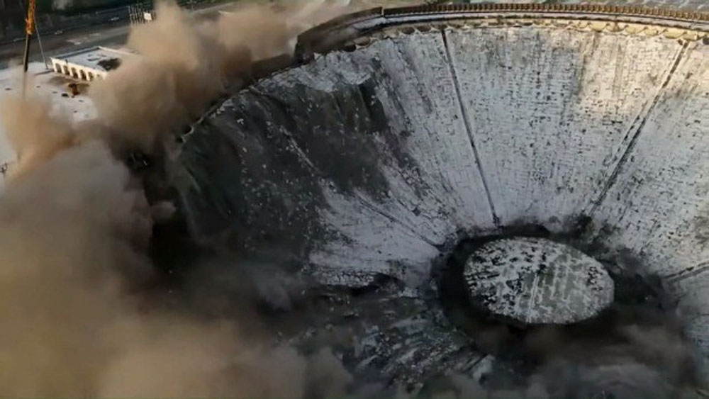 Rusya’da dev stadyum yıkım sırasında çöktü