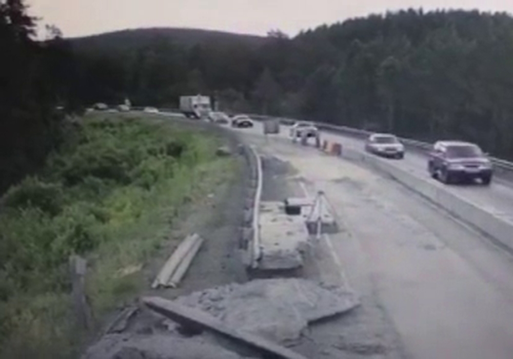 Rusya’da kamyon 4 aracı kağıt gibi ezdi: 2 ölü, 7 yaralı