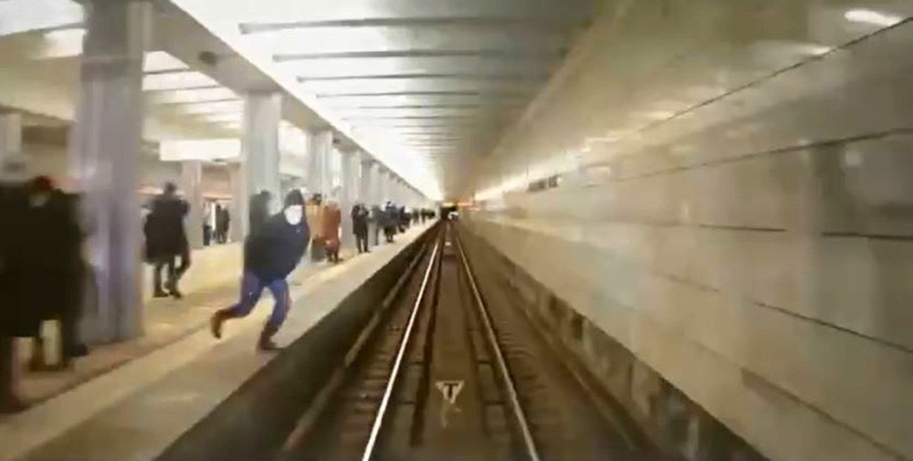Rusya’da metro istasyonunda dehşet anları