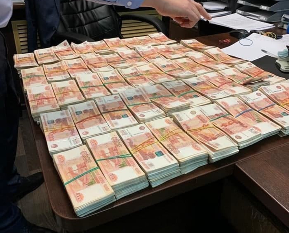 Rusya’da müdür yardımcısının aldığı rüşvet mezarlıkta bulundu