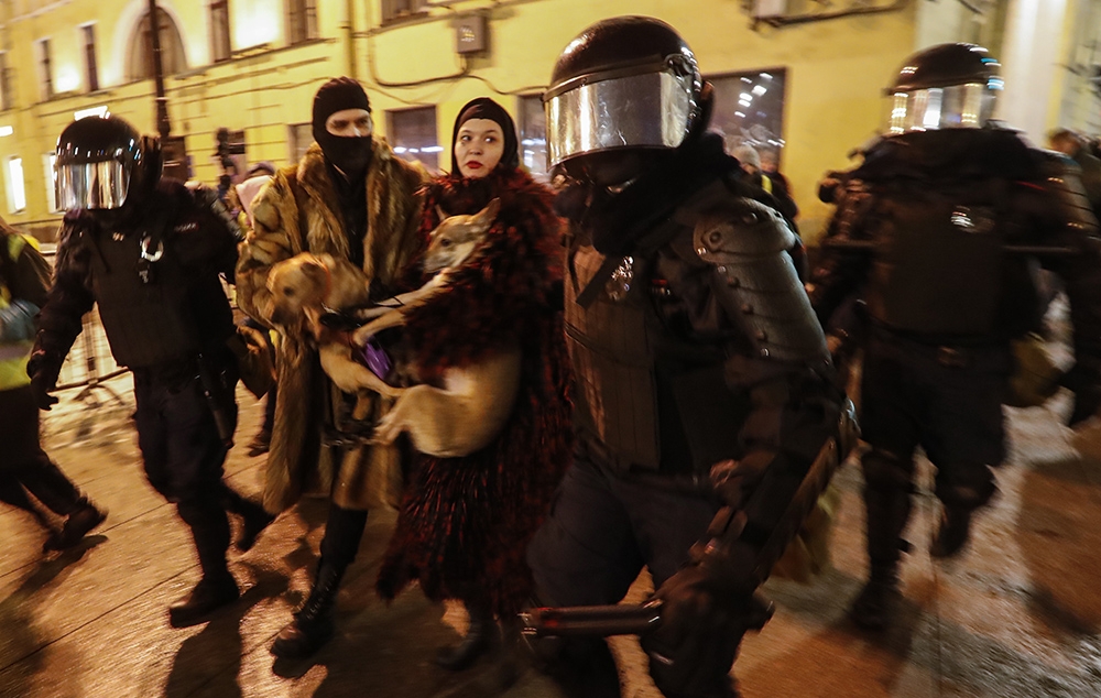 Rusya’da Navalny destekçileri mahkeme kararının ardından sokaklara döküldü