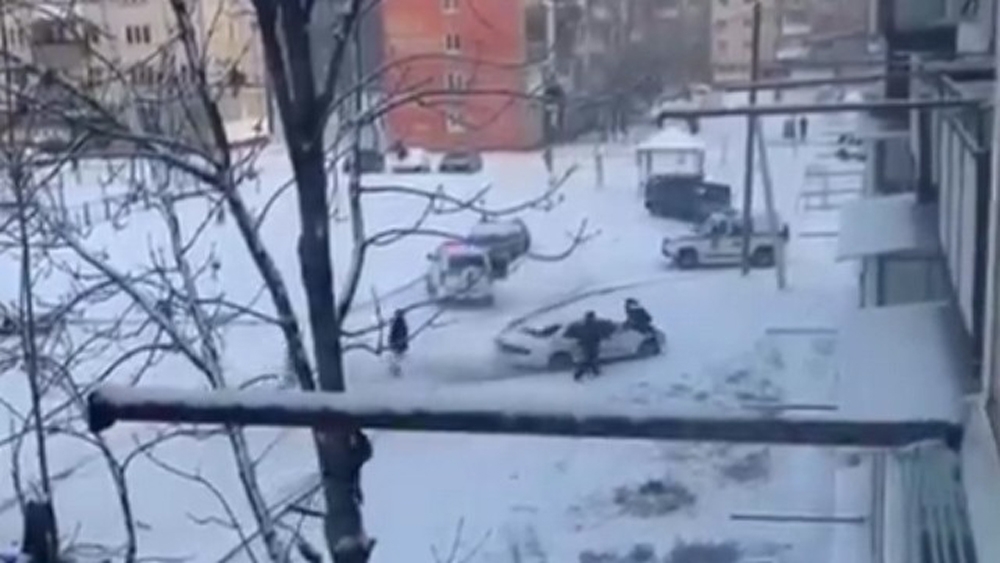 Rusya’da polislerin kovaladığı sürücü ortalığı birbirine kattı