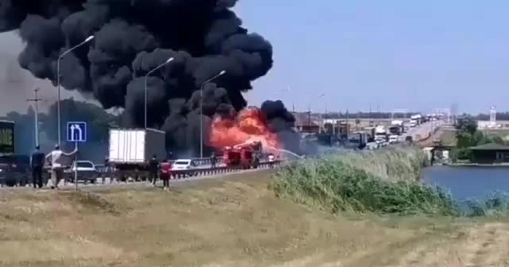 Rusya’da seyir halindeki kamyon alev topuna döndü