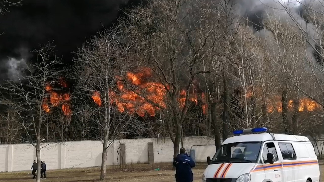 Rusya’da tarihi fabrikada yangın: 1 itfaiyeci öldü