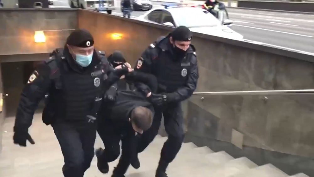 Rusya’daki Müslümanlardan Fransa karşıtı protesto