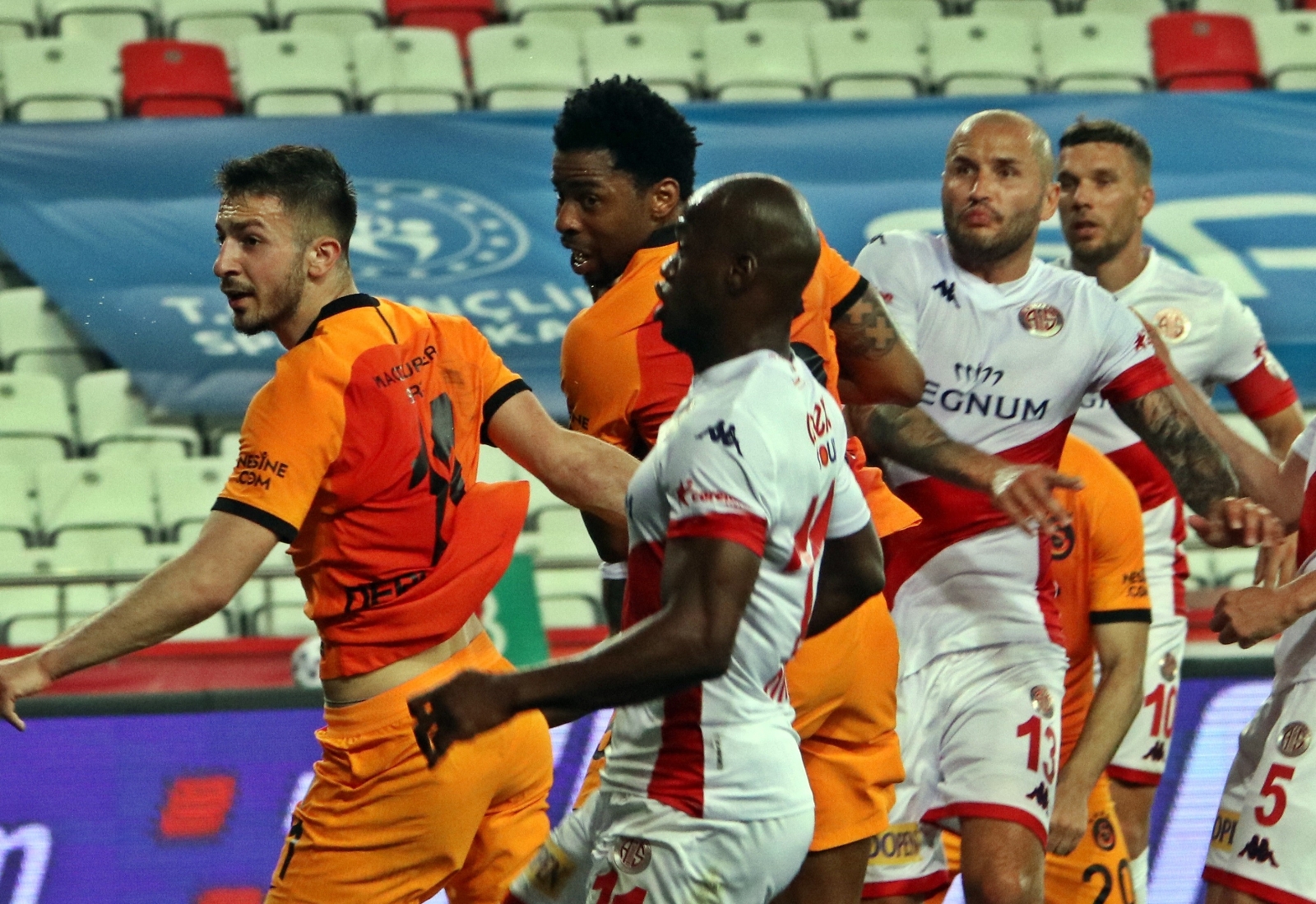 Ryan Donk, Galatasaray’la 150. maçına çıktı