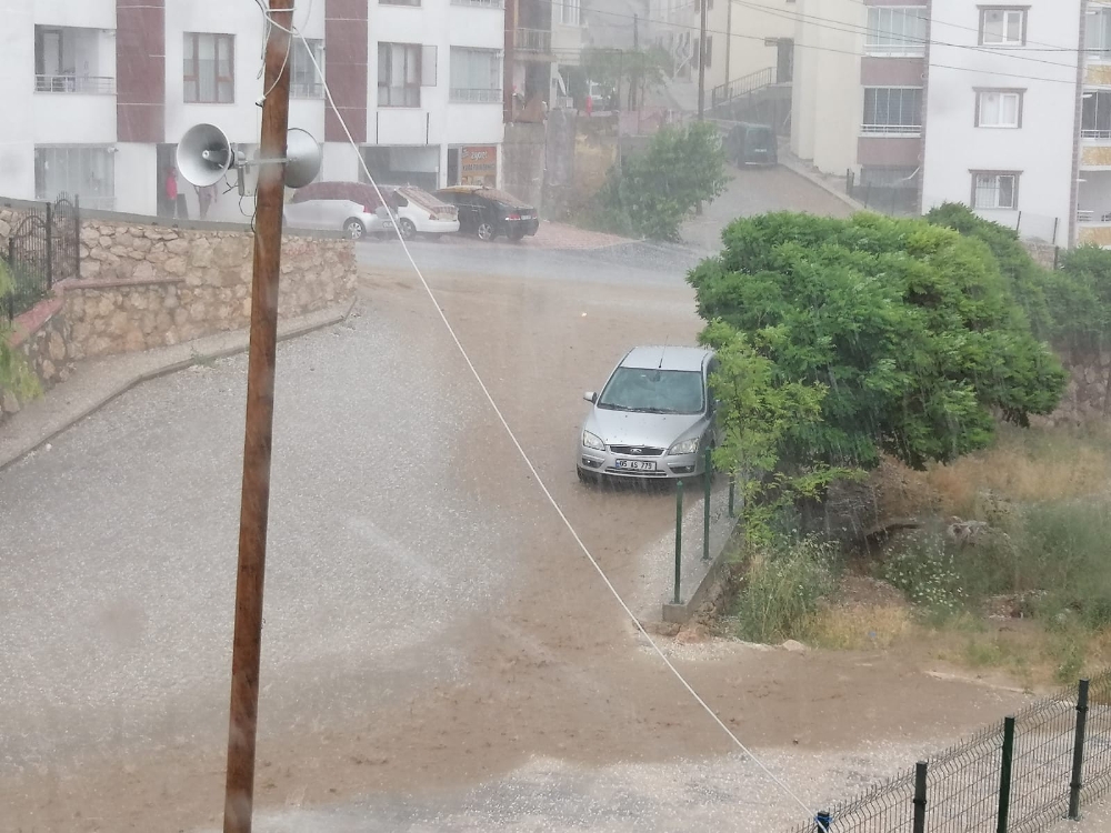 Sağanak yağış hayatı felç etii